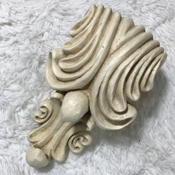 Set of 2 Romanesque Tapestry Resin Corbels - Picture 7 of 12